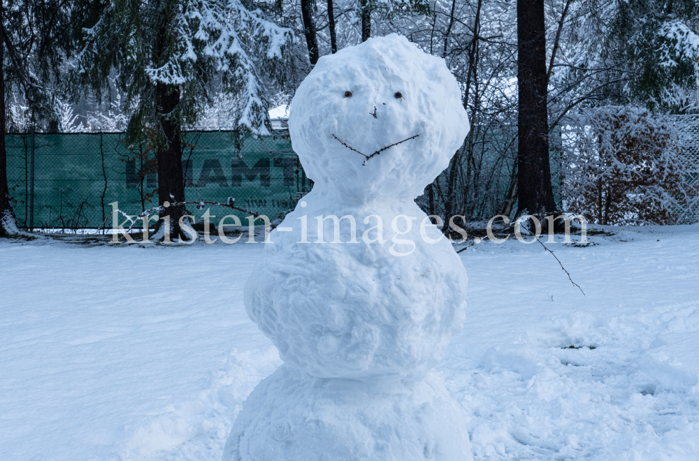 Schneemann im Kurpark Igls, Innsbruck, Tirol, Austria by kristen-images.com