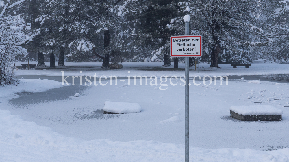 zugefrorener Teich im Kurpark Igls, Innsbruck, Tirol, Austria  by kristen-images.com