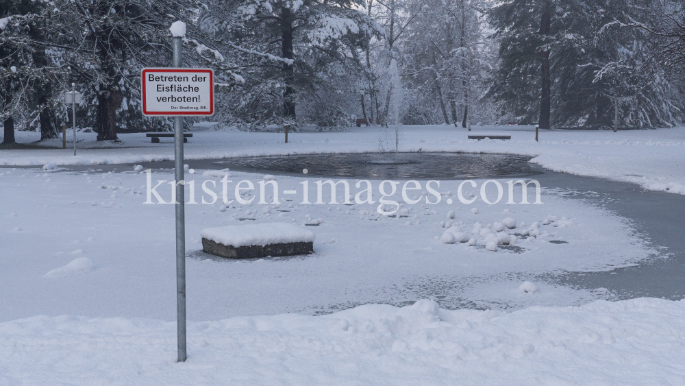 zugefrorener Teich im Kurpark Igls, Innsbruck, Tirol, Austria  by kristen-images.com