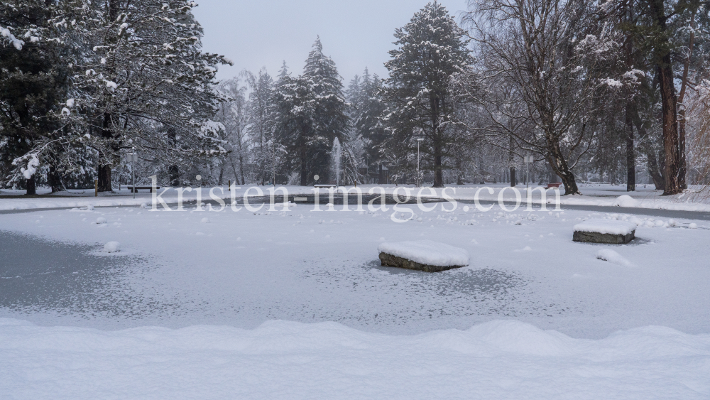 zugefrorener Teich im Kurpark Igls, Innsbruck, Tirol, Austria  by kristen-images.com