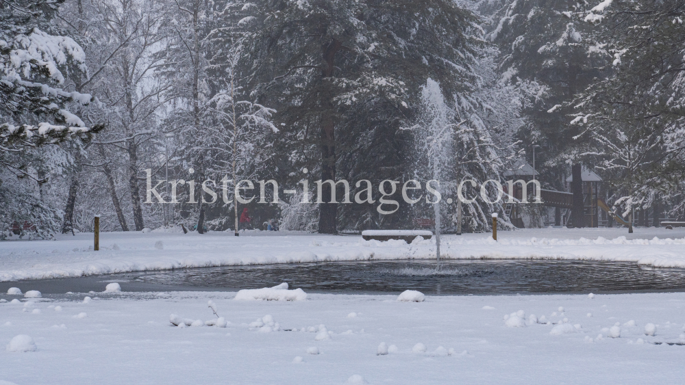 zugefrorener Teich im Kurpark Igls, Innsbruck, Tirol, Austria  by kristen-images.com