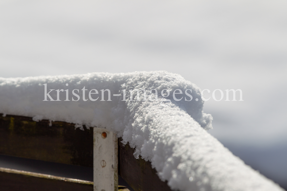 schneebedeckter Zaun by kristen-images.com