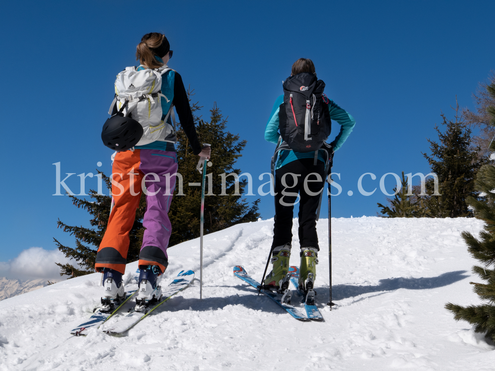 Skitourengeherinnen beim Aufstieg / Patscherkofel, Tirol, Austria by kristen-images.com