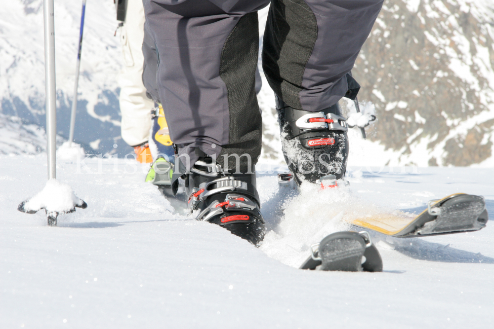 Skitour zum Zuckerhütl, Stubaier Gletscher, Tirol, Austria by kristen-images.com