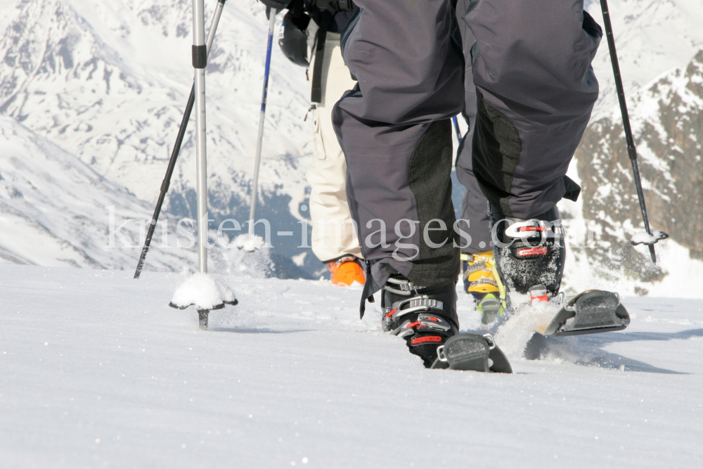 Skitour zum Zuckerhütl, Stubaier Gletscher, Tirol, Austria by kristen-images.com