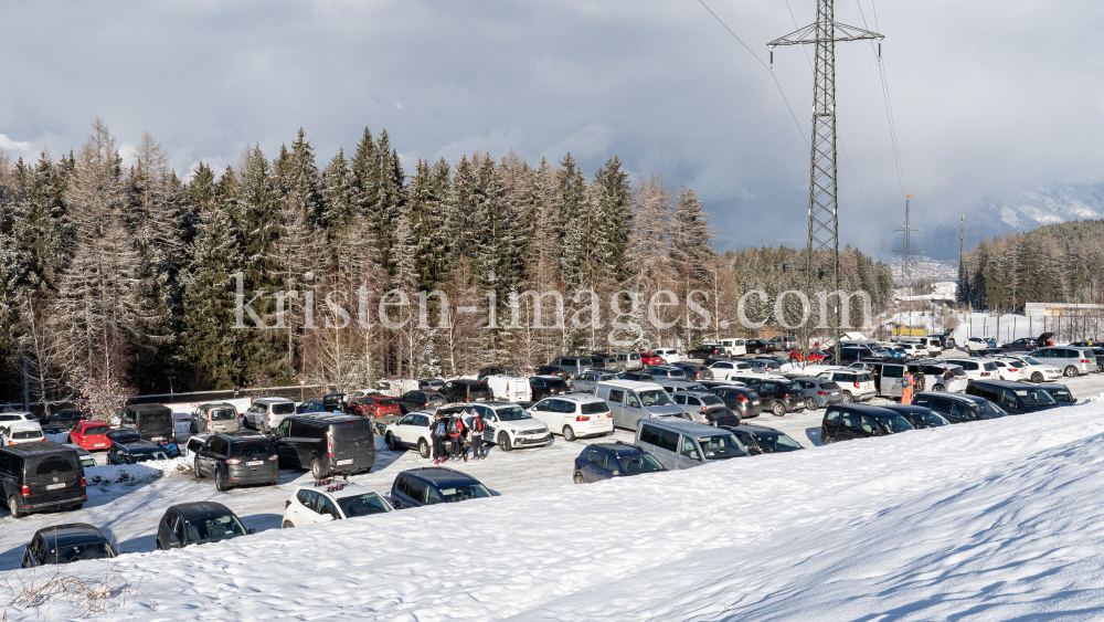 1. Skitag im harten Lockdown in Österreich by kristen-images.com