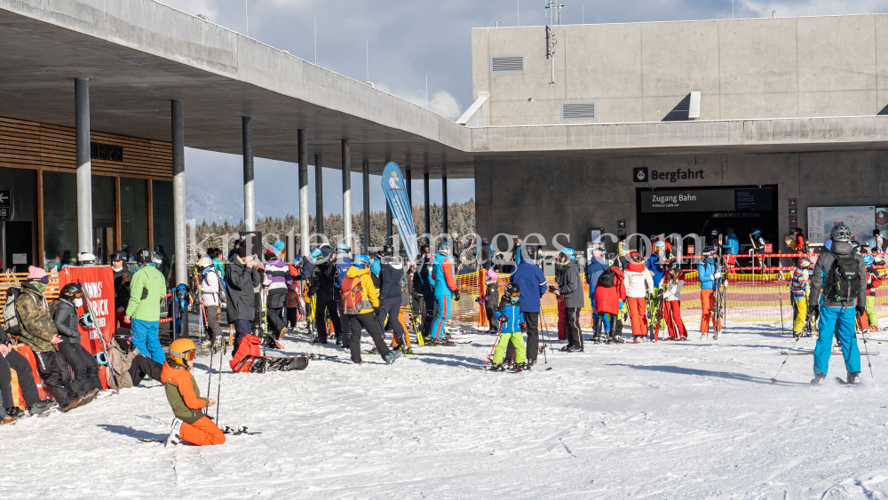 1. Skitag im harten Lockdown in Österreich by kristen-images.com