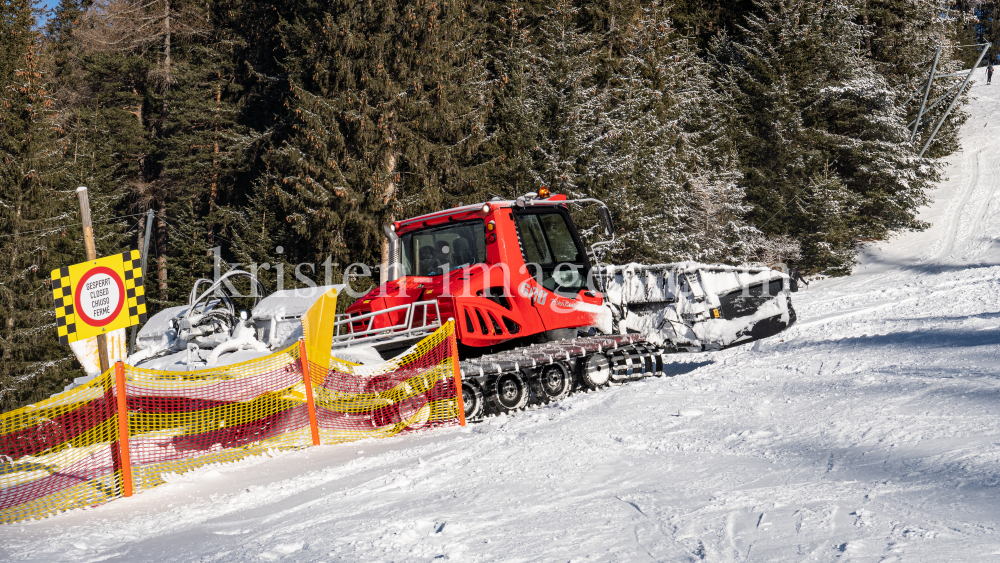Pistenraupe / Skipiste gesperrt / Patscherkofel, Tirol, Austria by kristen-images.com