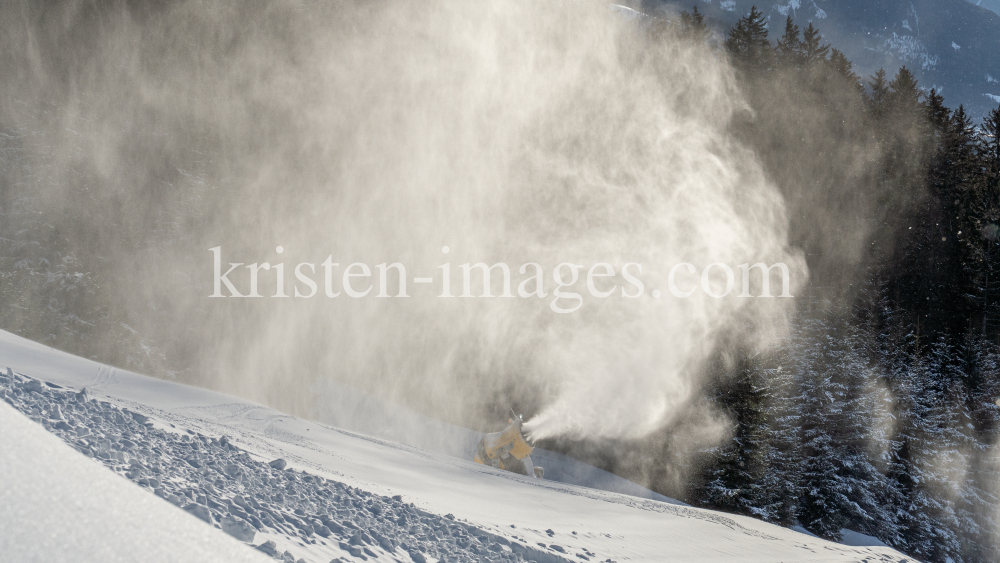 Schneekanonen / Patscherkofel, Tirol, Austria by kristen-images.com