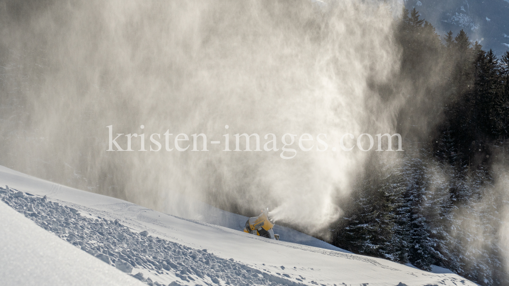 Schneekanonen / Patscherkofel, Tirol, Austria by kristen-images.com