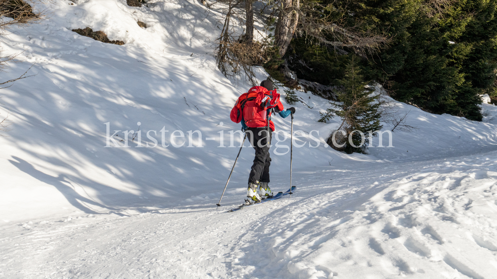 Skitourengeher am Vitalweg Patscherkofel, Tirol, Austria by kristen-images.com