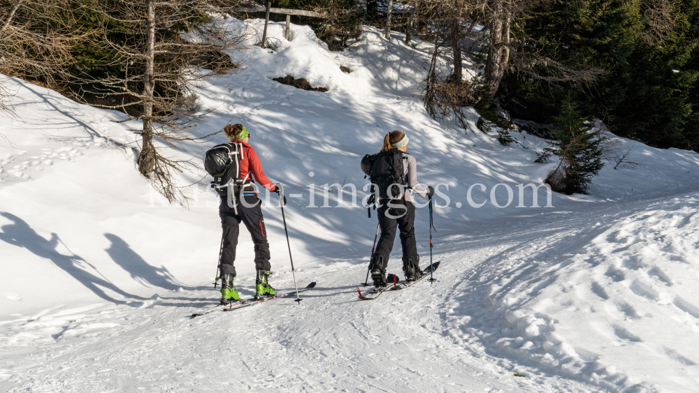 Skitourengeher am Vitalweg Patscherkofel, Tirol, Austria by kristen-images.com