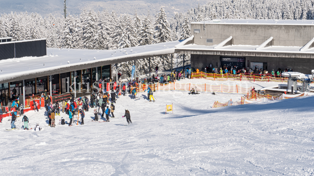 Skitag im harten Lockdown in Österreich by kristen-images.com