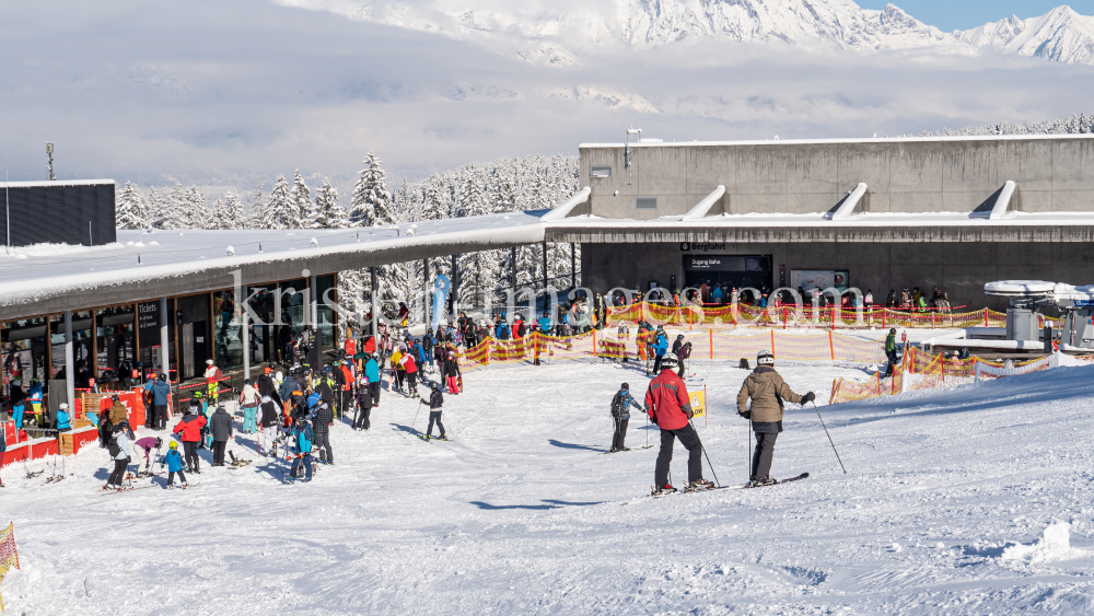 Skitag im harten Lockdown in Österreich by kristen-images.com