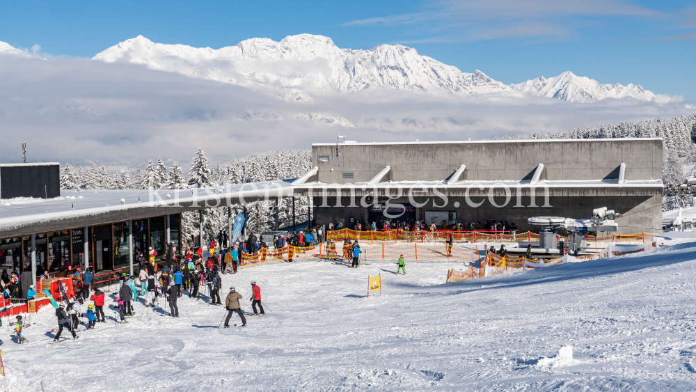 Skitag im harten Lockdown in Österreich by kristen-images.com