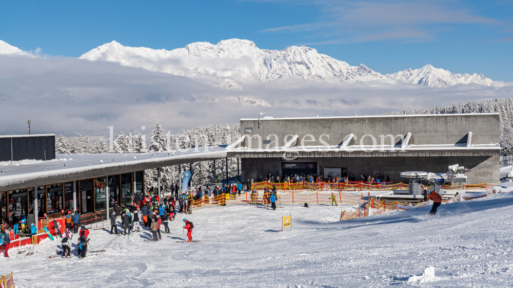 Skitag im harten Lockdown in Österreich by kristen-images.com