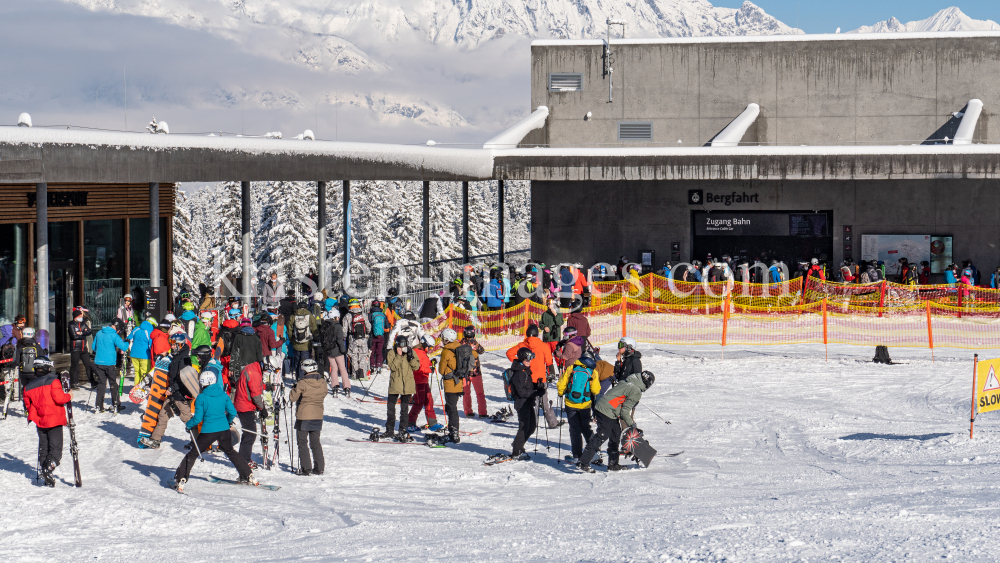 Skitag im harten Lockdown in Österreich by kristen-images.com