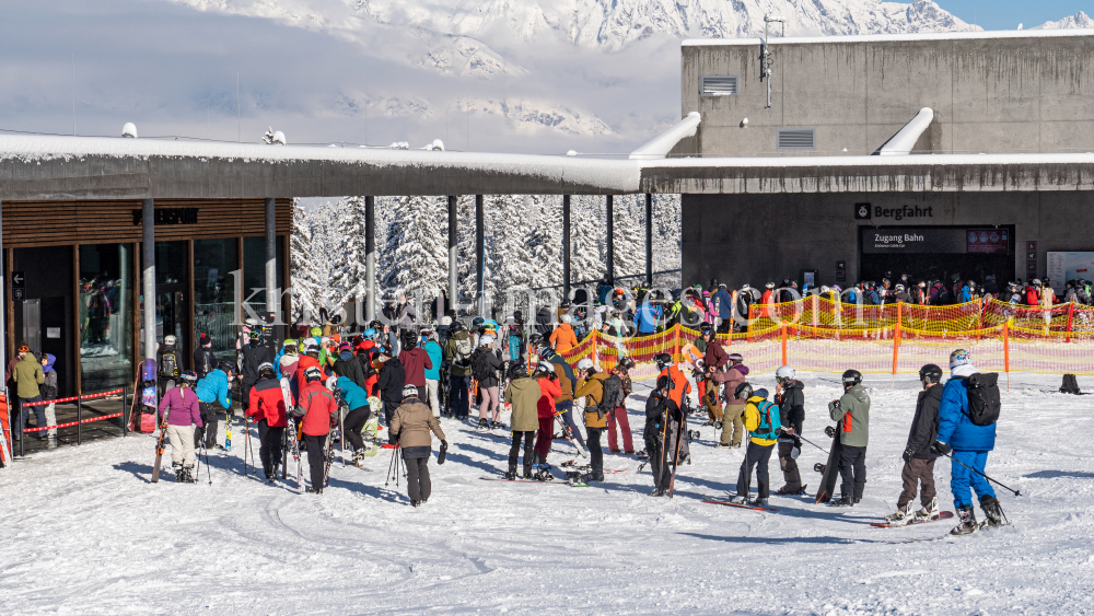 Skitag im harten Lockdown in Österreich by kristen-images.com