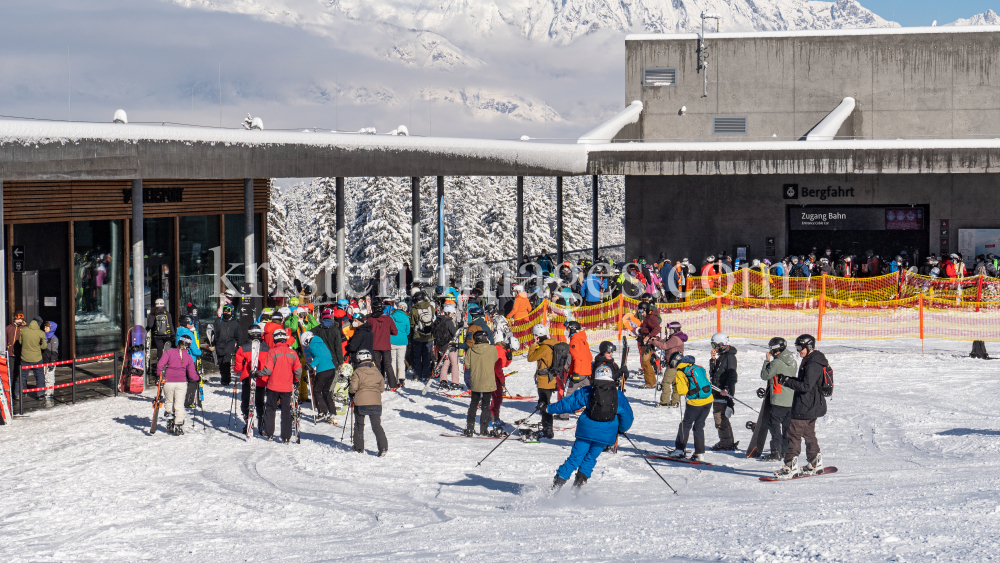 Skitag im harten Lockdown in Österreich by kristen-images.com