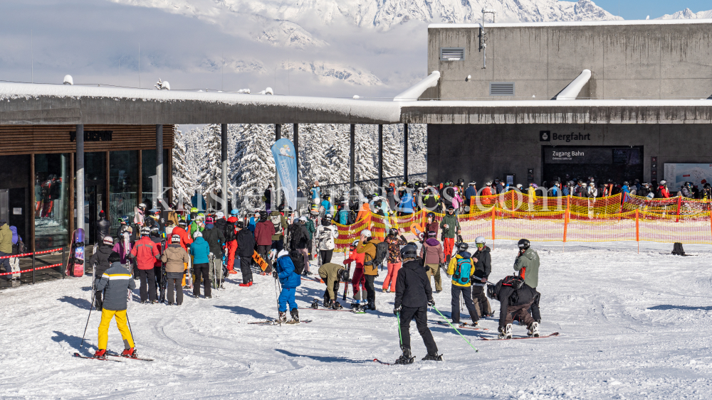 Skitag im harten Lockdown in Österreich by kristen-images.com