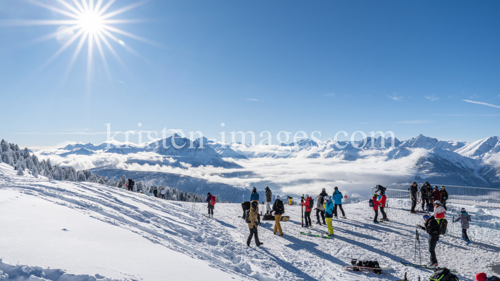 Skitag im harten Lockdown in Österreich by kristen-images.com