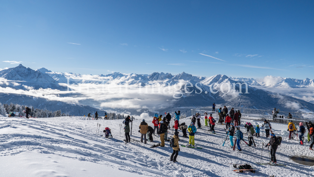 Skitag im harten Lockdown in Österreich by kristen-images.com