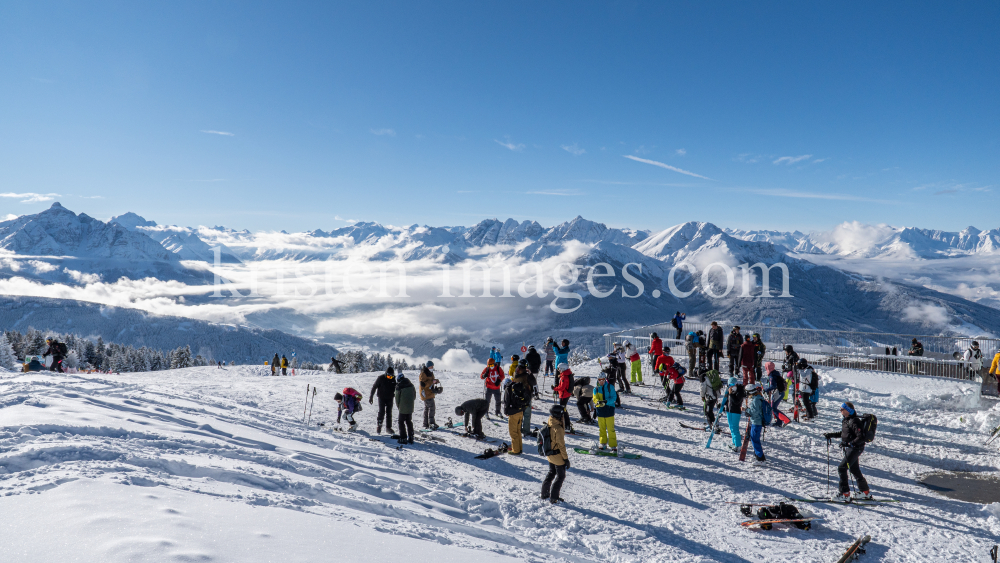 Skitag im harten Lockdown in Österreich by kristen-images.com