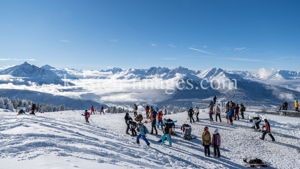 Skitag im harten Lockdown in Österreich by kristen-images.com