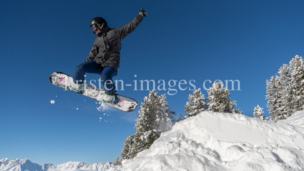 Freestyle-Skiing, Snowboarding / Patscherkofel, Tirol, Austria by kristen-images.com