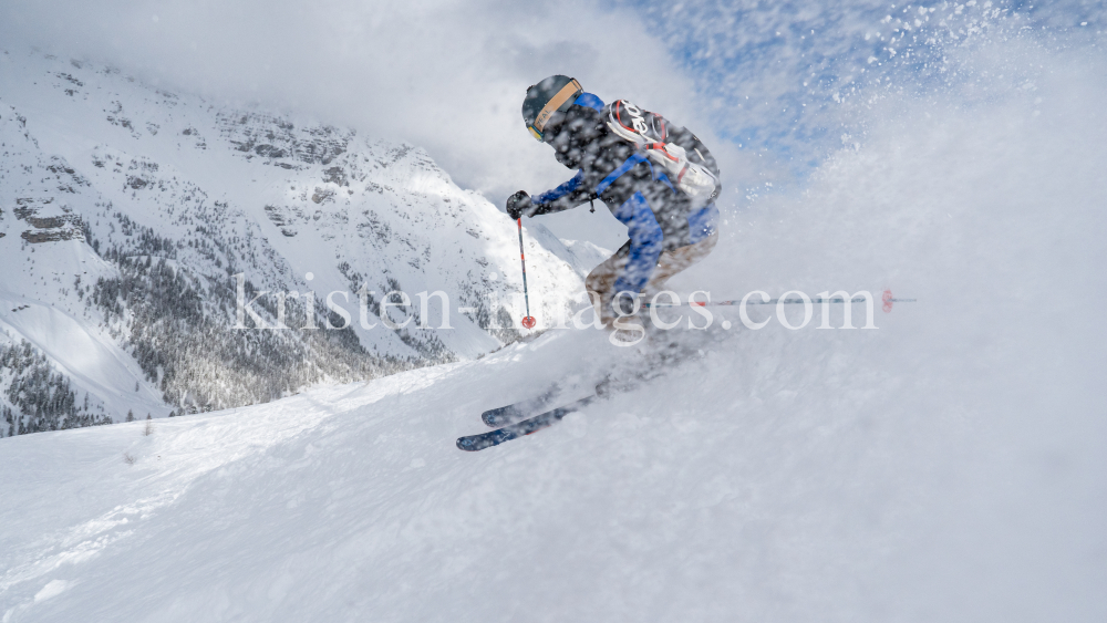 Tiefschneeskifahrer / Skizentrum Schlick 2000, Stubaital, Tirol, Austria by kristen-images.com