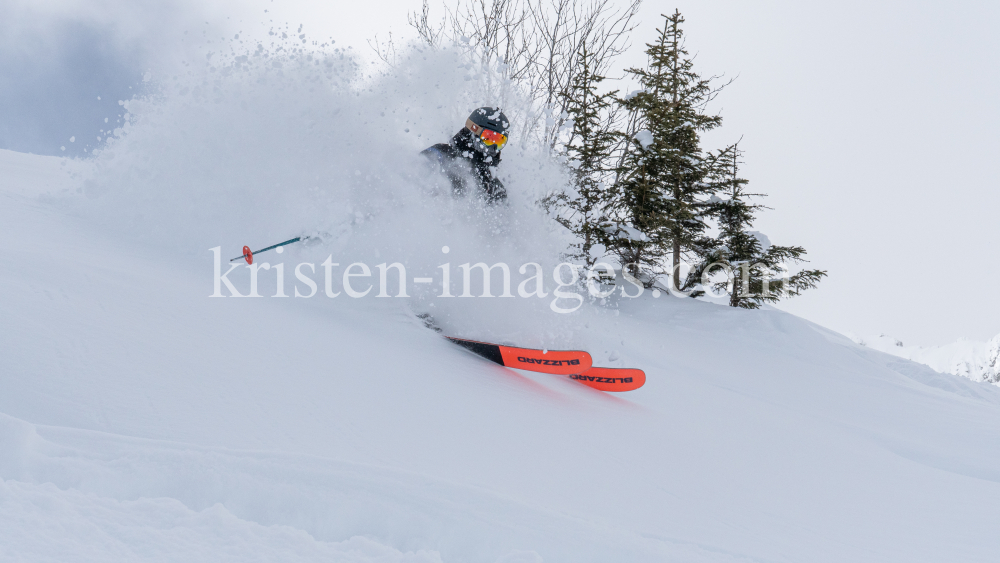 Tiefschneeskifahrer / Skizentrum Schlick 2000, Stubaital, Tirol, Austria by kristen-images.com