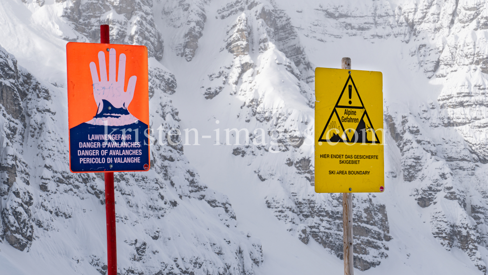 Warntafel: Stop Lawinengefahr / Skizentrum Schlick 2000, Stubaital, Tirol, Austria by kristen-images.com