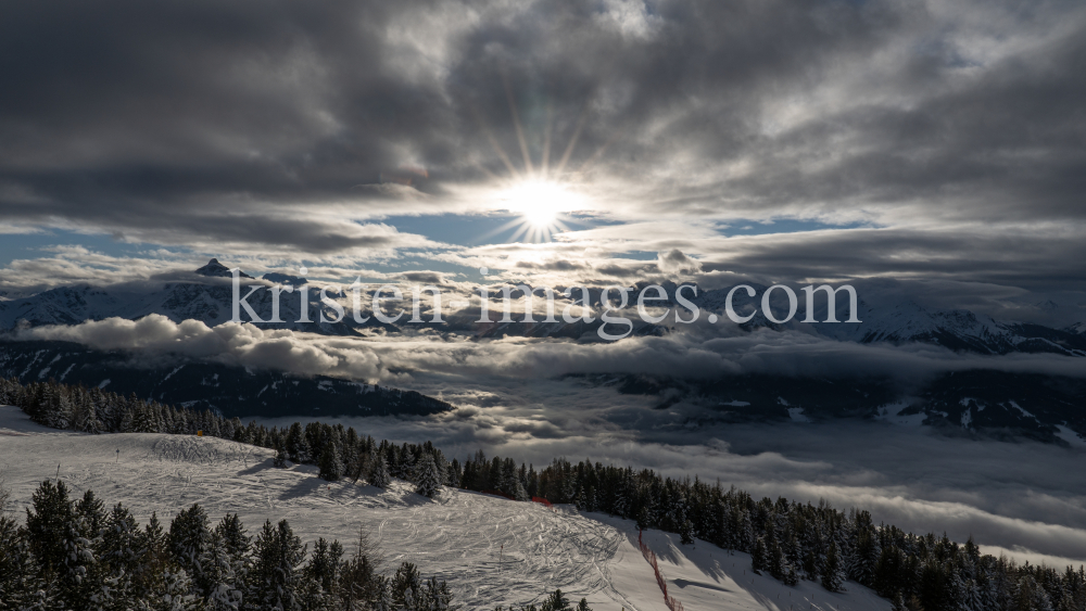 Nebeldecke über dem Stubaital, Wipptal, Tirol, Austria by kristen-images.com