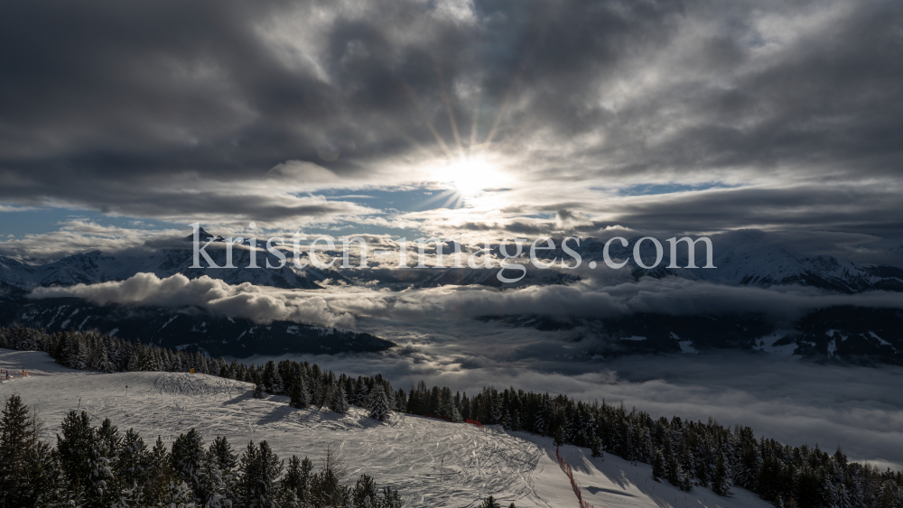 Nebeldecke über dem Stubaital, Wipptal, Tirol, Austria by kristen-images.com