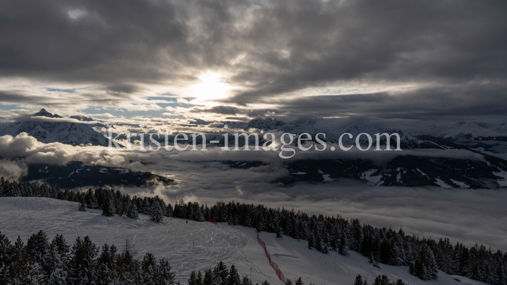 Nebeldecke über dem Stubaital, Wipptal, Tirol, Austria by kristen-images.com