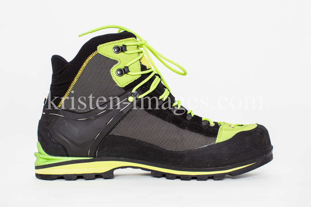 Salewa Gore-Tex Bergschuhe by kristen-images.com