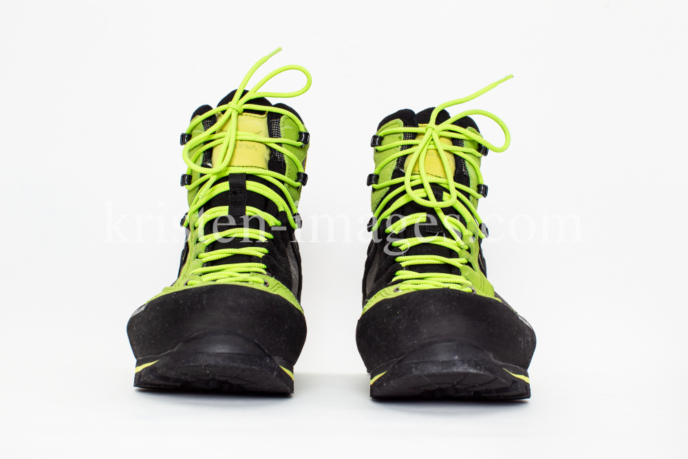 Salewa Gore-Tex Bergschuhe by kristen-images.com