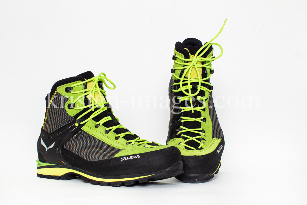 Salewa Gore-Tex Bergschuhe by kristen-images.com