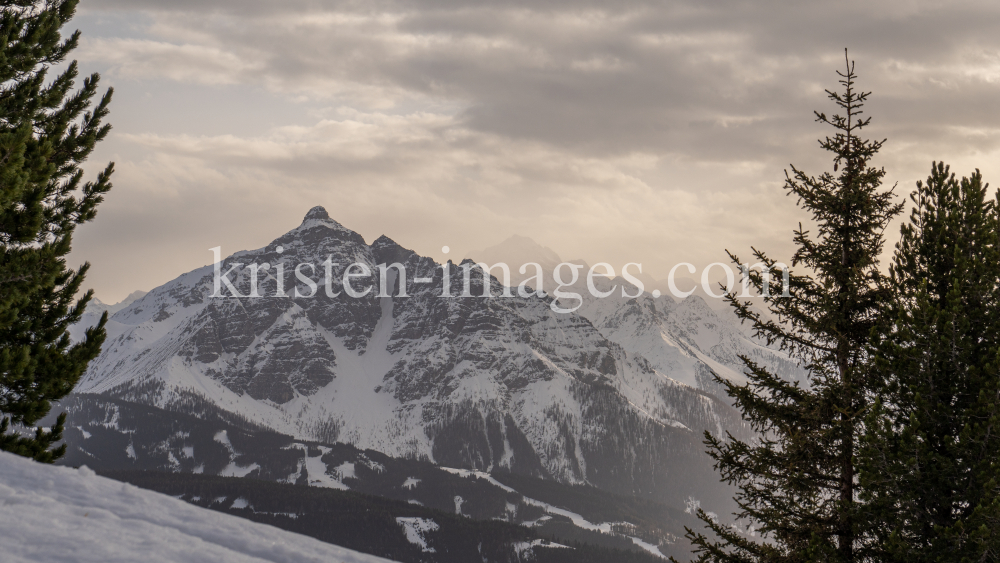 Wetterumschwung in den Bergen by kristen-images.com