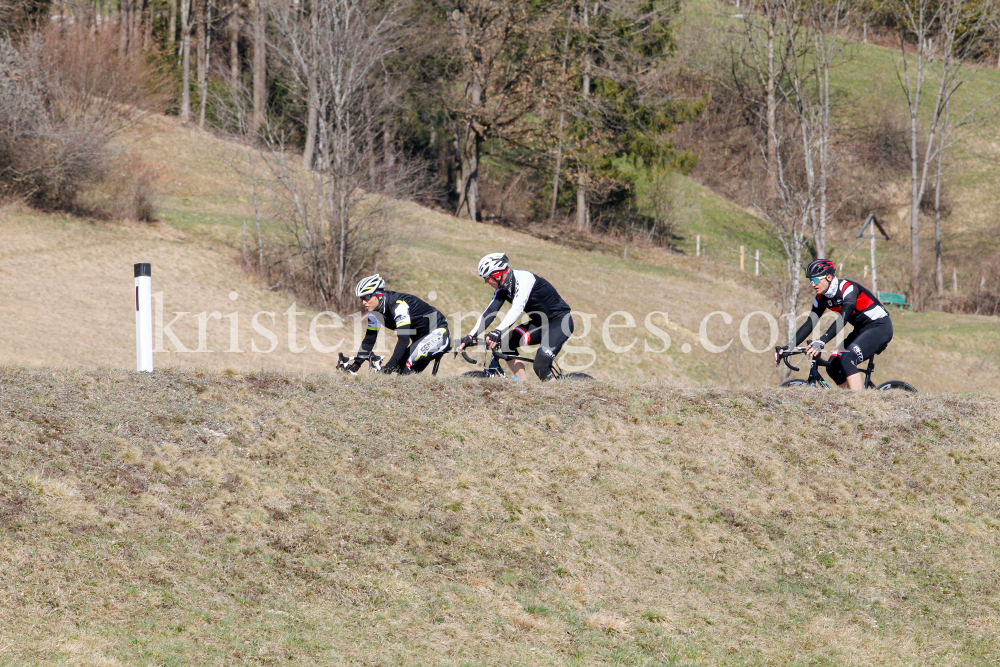 Radfahrer / Reintalersee, Reintaler See, Kramsach, Tirol, Austria by kristen-images.com