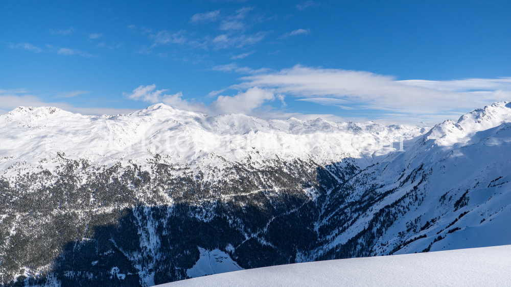 Tuxer Alpen im Winter / Tirol, Österreich by kristen-images.com