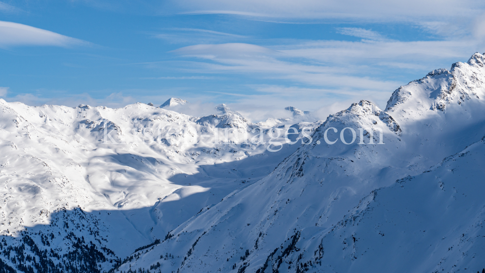 Tuxer Alpen im Winter / Tirol, Österreich by kristen-images.com