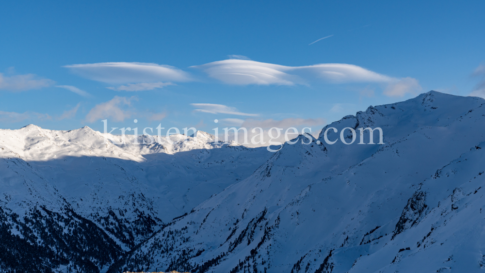 Tuxer Alpen im Winter / Tirol, Österreich by kristen-images.com