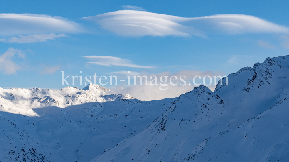 Tuxer Alpen im Winter / Tirol, Österreich by kristen-images.com