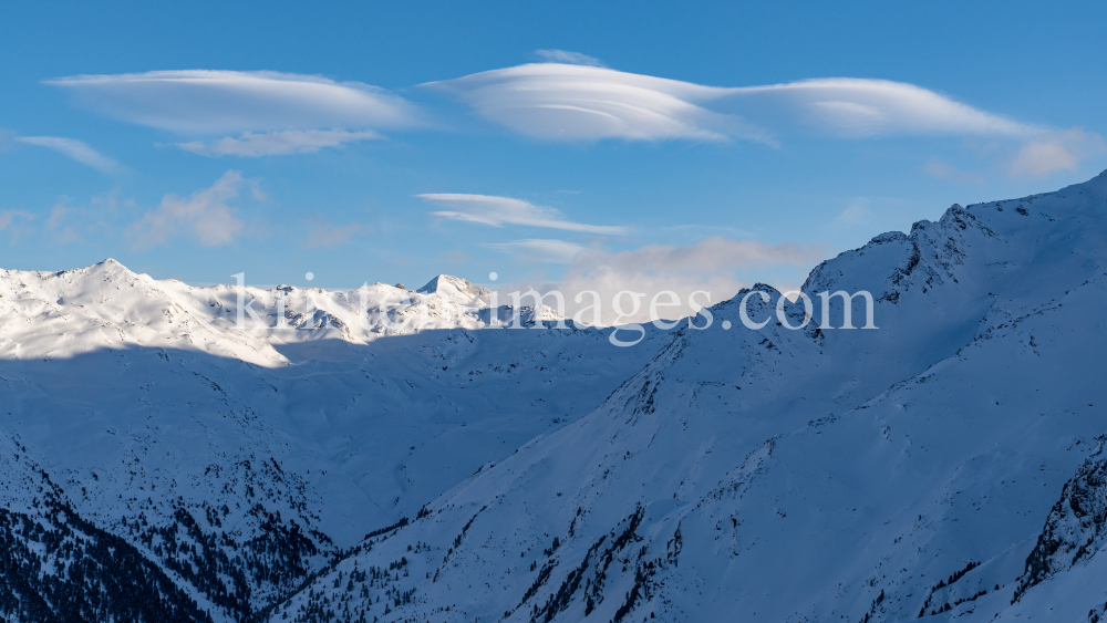 Tuxer Alpen im Winter / Tirol, Österreich by kristen-images.com