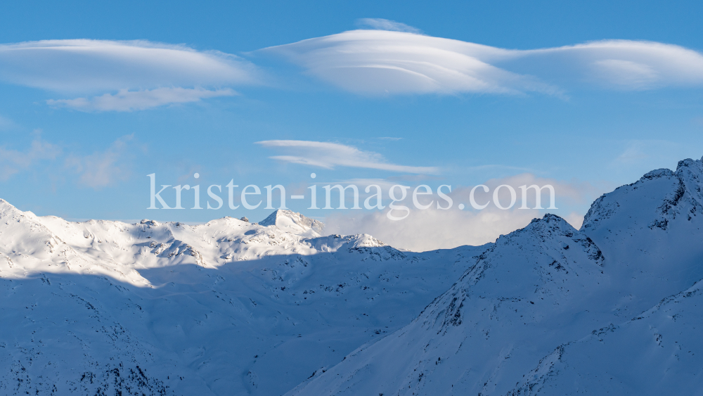 Tuxer Alpen im Winter / Tirol, Österreich by kristen-images.com