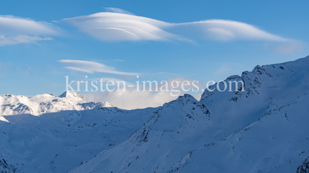 Tuxer Alpen im Winter / Tirol, Österreich by kristen-images.com