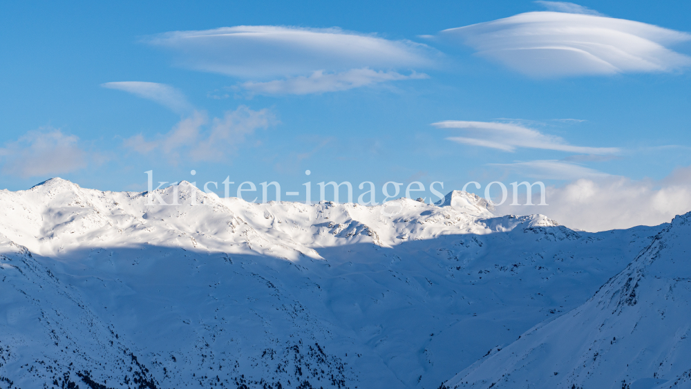 Tuxer Alpen im Winter / Tirol, Österreich by kristen-images.com