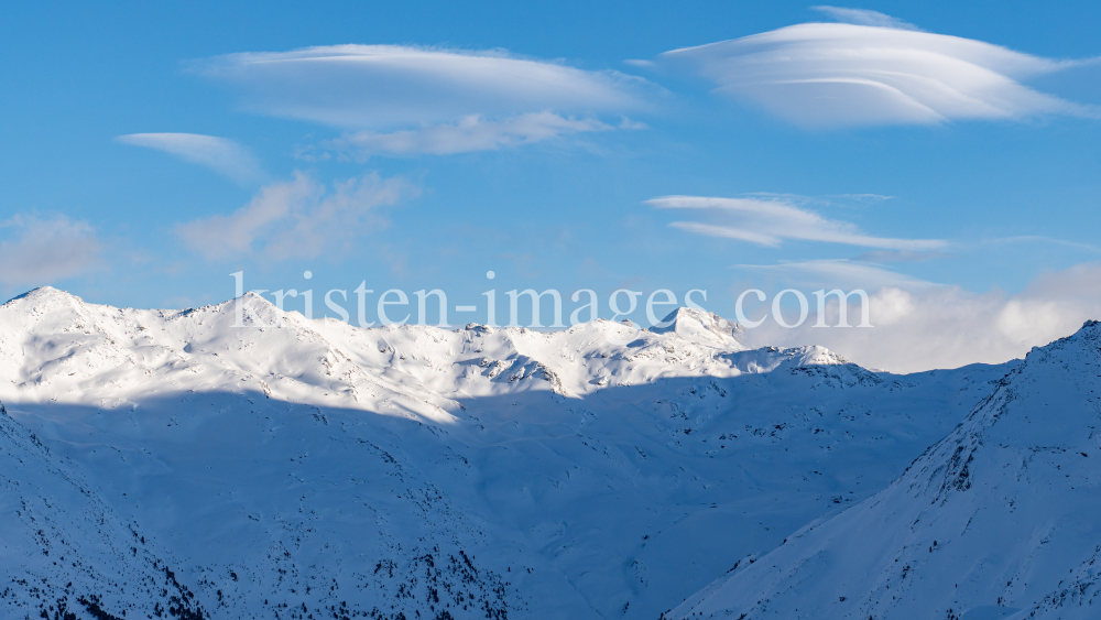 Tuxer Alpen im Winter / Tirol, Österreich by kristen-images.com