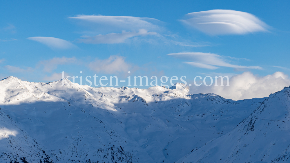 Tuxer Alpen im Winter / Tirol, Österreich by kristen-images.com